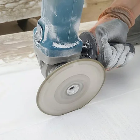 Cutting flexible stone veneer with a hard-metal angle grinder blade